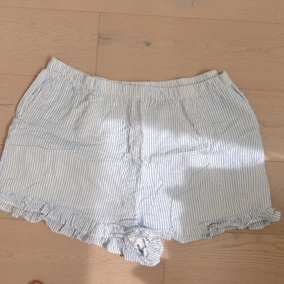 And now this Seersucker blue and white stripe ruffle trim shorts - Picture 1 of 6